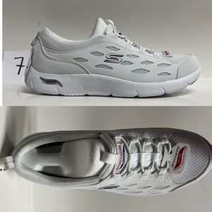 Skechers Women Arch Fit Refine White size 7